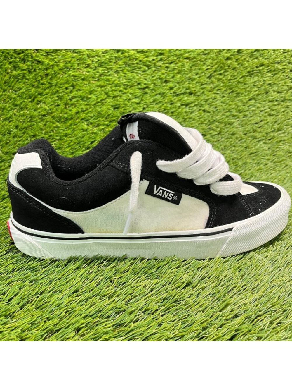 Vans Chukka Push Mens Size 10 Black White Gum Athletic Skateboard Shoes Sneakers